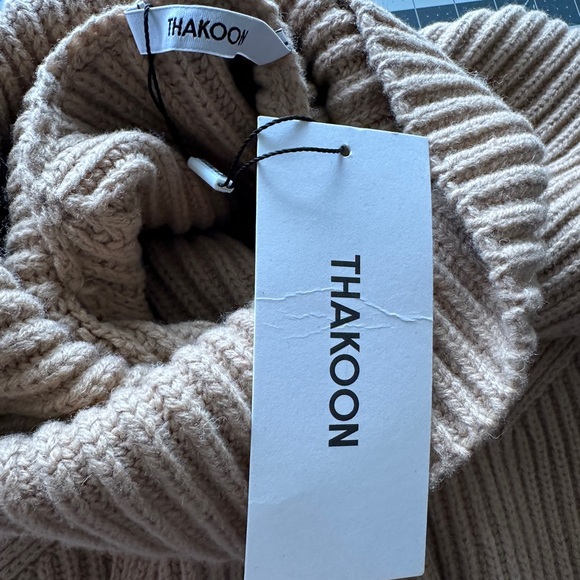 Wool turtleneck sweater - Picture 7 of 8